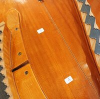Pleyel F 1958 - préparation pour réparation de la table d'harmonie • repérage des positions de barres de table, ouverture des fentes en vue de la pose de flipots