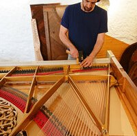 Pleyel F directoire - mise en cordes en cours