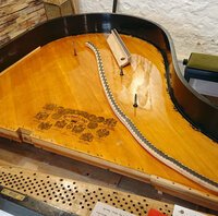 Steinway mod. O de 1902 - première passe de vernis de table