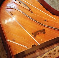 Steinway O fentes table