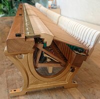 Pleyel F directoire - mécanique • vue de cette mécanique spécifique à Pleyel, après remise en état et préréglage