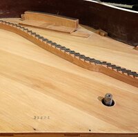 Steingraeber 160 - ponçage de l'ancien vernis de table • en cours