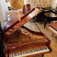 Steinway O en palissandre • Le piano est en cours d'essai avant intervention sur la structure
