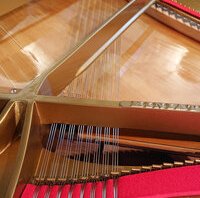 Steinway O - en cours de remise en cordes