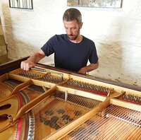 Steinway mod. O de 1911 - tension des cordes • le piano devra être mis au ton plusieurs fois avant d'obtenir la stabilité de l'accord