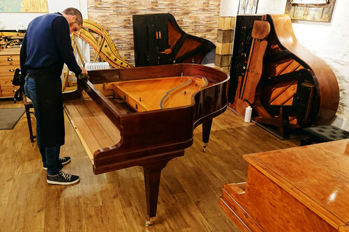 Pleyel F 1929 - nettoyage - ce piano, qui a séjourné longtemps dans un local non habité, doit être nettoyé en profondeur
