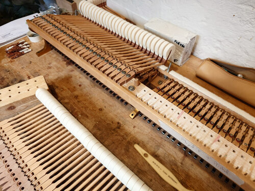 Pleyel modèle F 1931 - remontage des marteaux