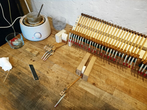 Pleyel modèle 9 - marteaux refeutrés - remplacement des lanières