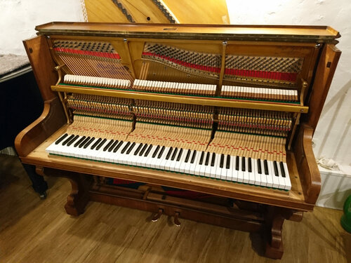 Pleyel modèle 9 - mise en place du clavier et de la mécanique