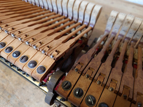 Steinway A-188 de 1901 - nettoyage des manches de marteaux