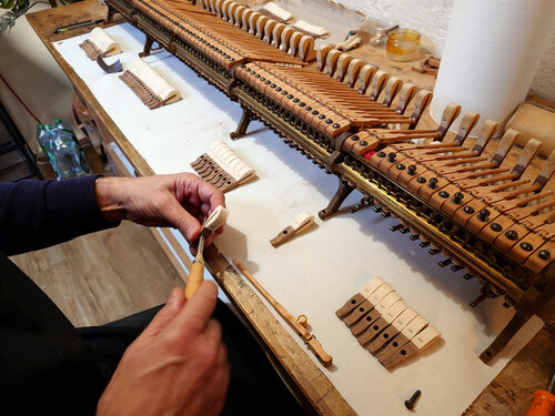 Steinway A-188 - alésage des trous des têtes de marteaux