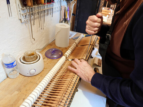 Steinway A-188 - fin du montage têtes de marteaux
