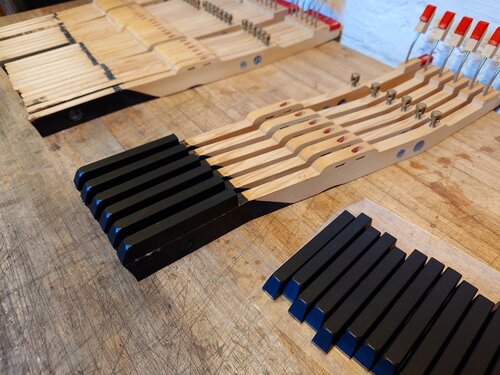Steinway A-188 - remplacement des ébènes des touches noires