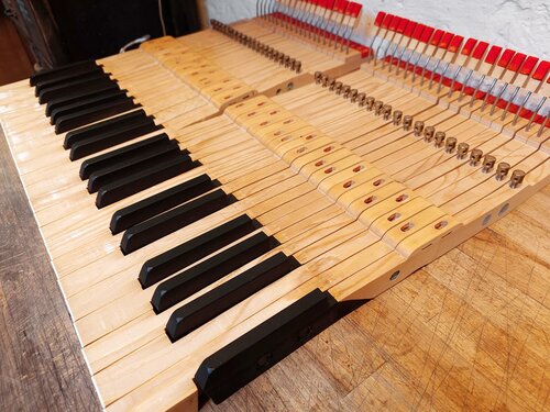 Steinway A-188 - avant pose des revêtements des touches blanches