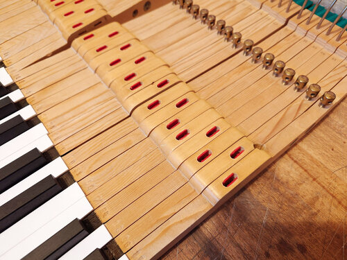 Steinway A-188 - remplacement des garnitures de mortaises