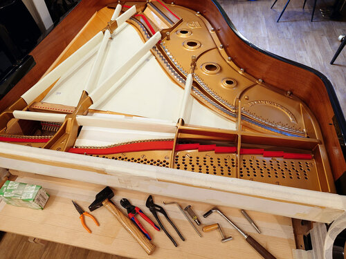 Steinway A-188 - protégé pour la remise en cordes