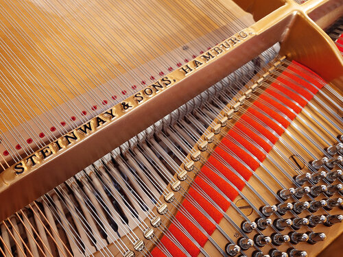 Steinway A-188 - lettrages du cadre