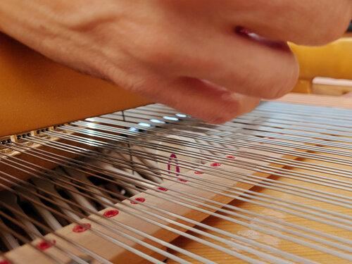 Steinway A-188 - portée des marteaux sur les cordes - (harmonisation)