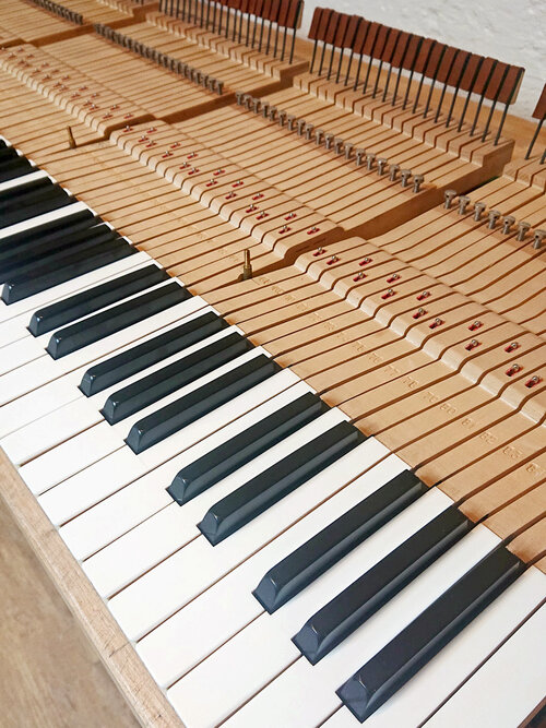 Pleyel F 1965 - clavier - Remise en état, nettoyage, alésage du clavier.